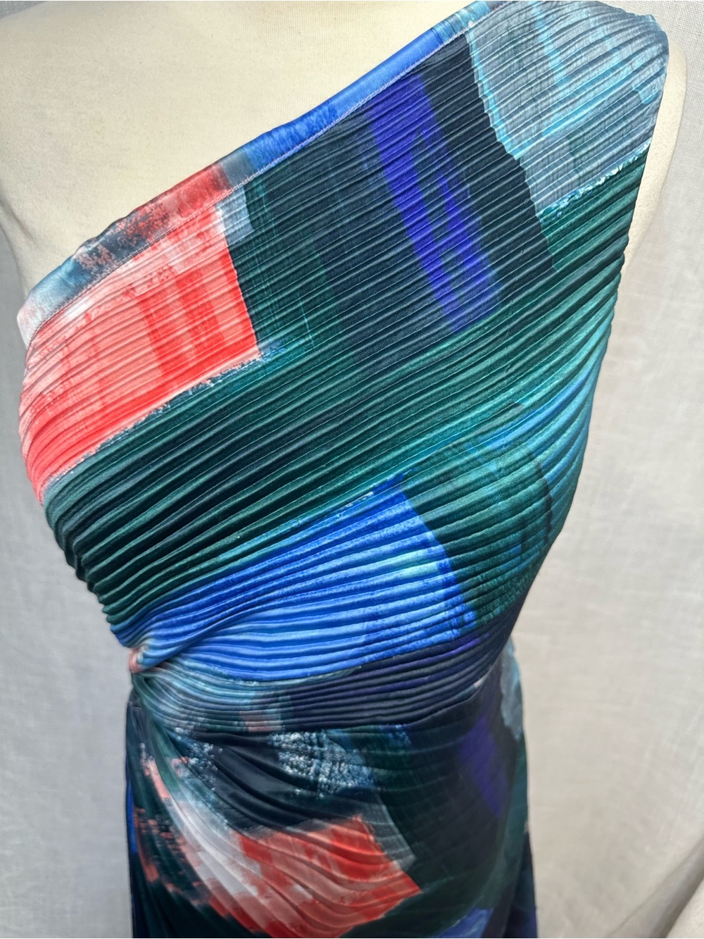 Socialite One-Shoulder Pleated Asymmetrical Maxi Dress Abstract Teal, Blue & Red - Picture 2 of 9